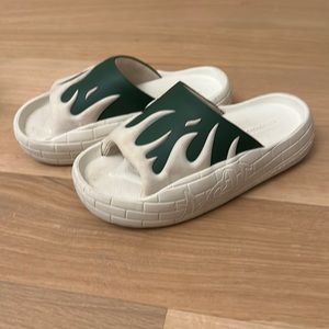 Acupuncture flame sandals